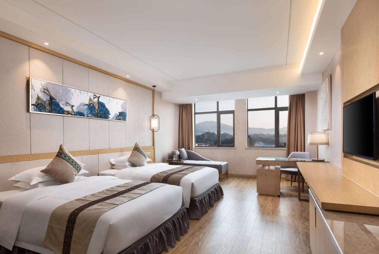 Hotel Ramada Plaza By Wyndham Enshi Esterno foto