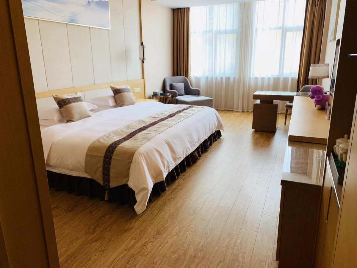 Hotel Ramada Plaza By Wyndham Enshi Esterno foto