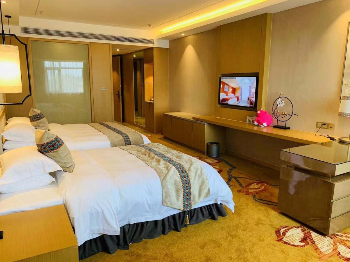 Hotel Ramada Plaza By Wyndham Enshi Esterno foto