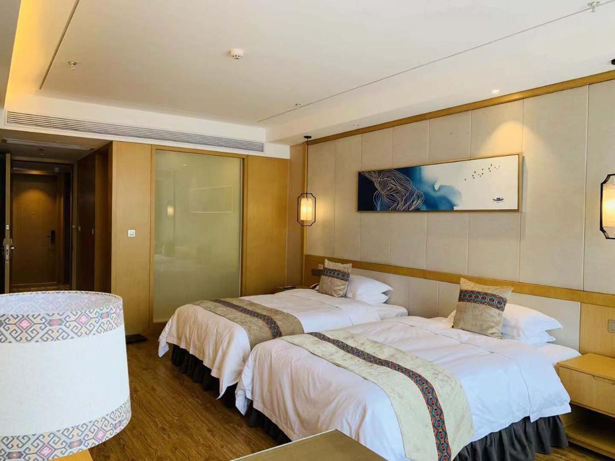 Hotel Ramada Plaza By Wyndham Enshi Esterno foto