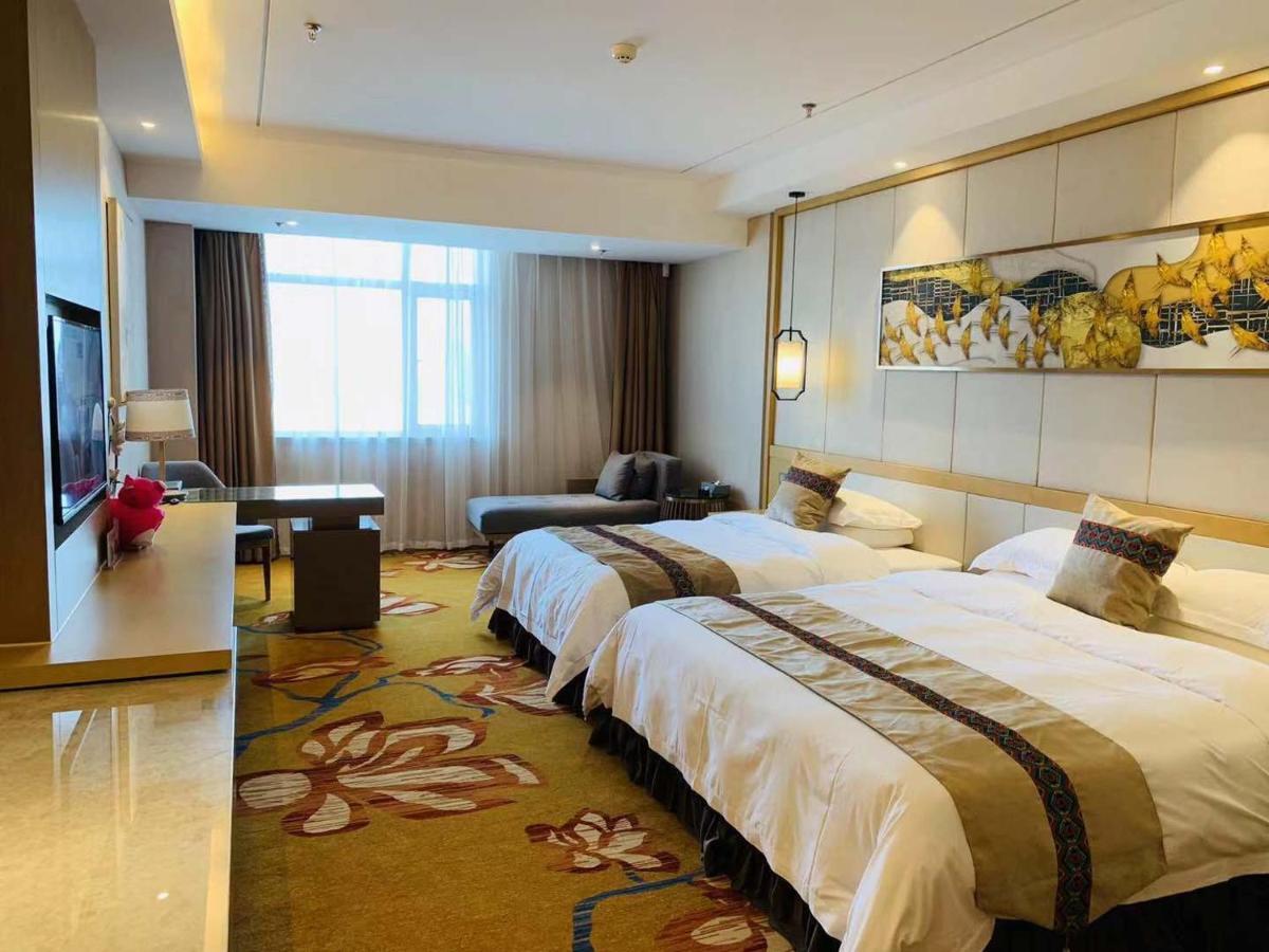 Hotel Ramada Plaza By Wyndham Enshi Esterno foto