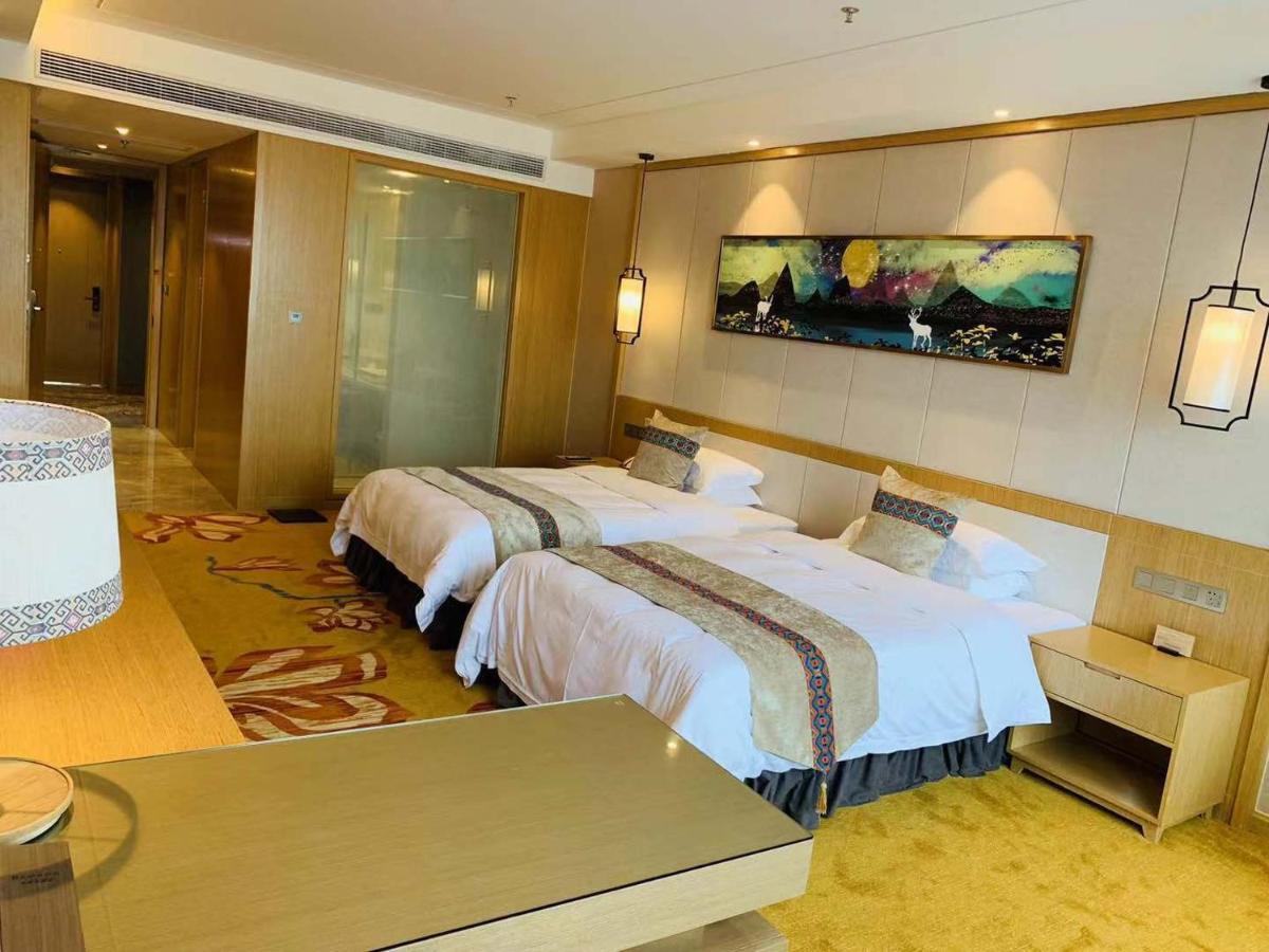 Hotel Ramada Plaza By Wyndham Enshi Esterno foto