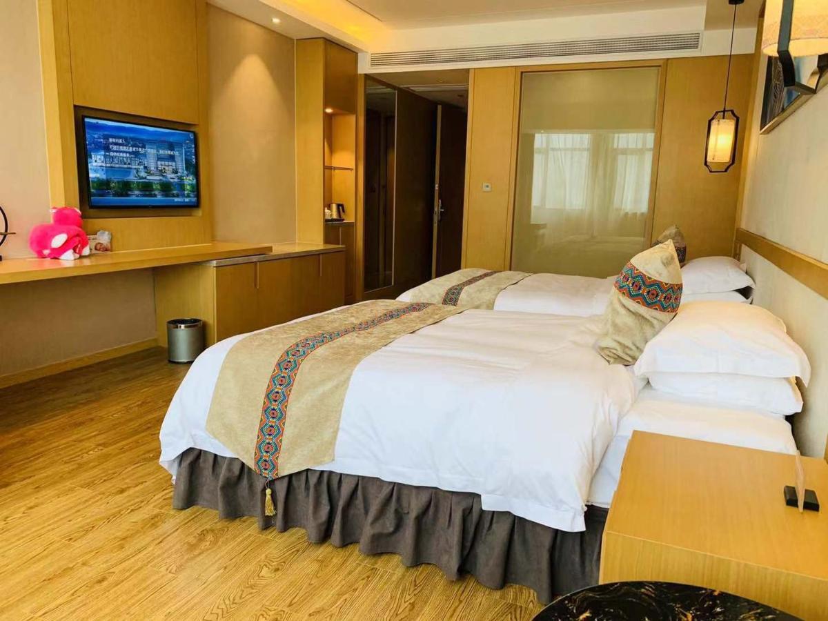 Hotel Ramada Plaza By Wyndham Enshi Esterno foto