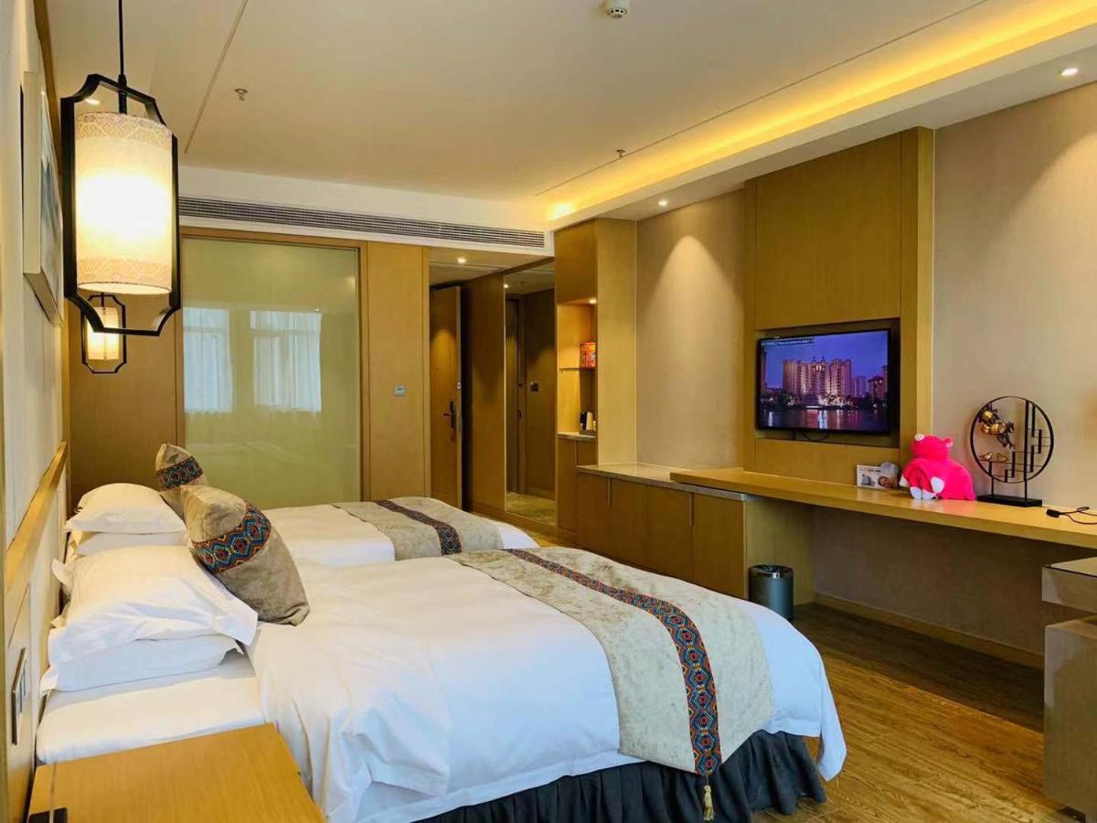Hotel Ramada Plaza By Wyndham Enshi Esterno foto