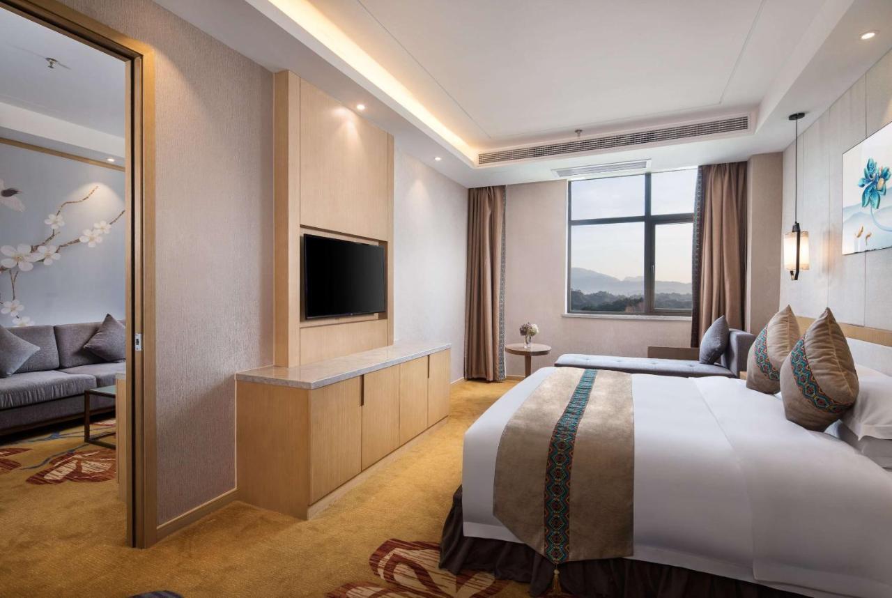 Hotel Ramada Plaza By Wyndham Enshi Esterno foto