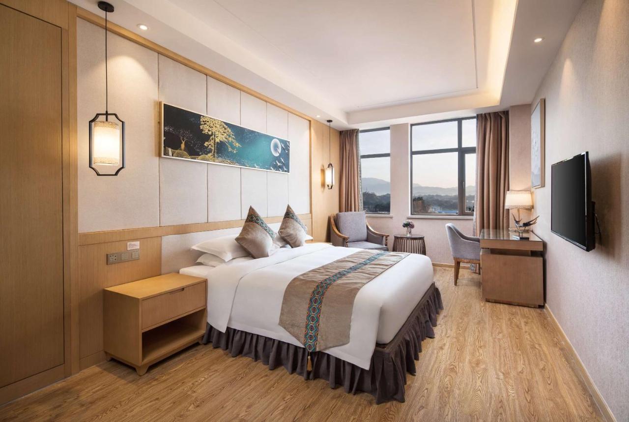 Hotel Ramada Plaza By Wyndham Enshi Esterno foto